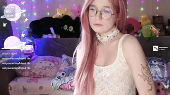 kiki_blue_eyes free cam show 02-14-2026