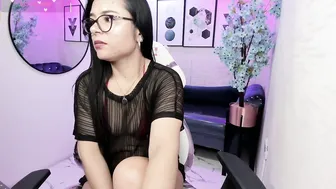 tiara_r hot live cam video (02-14-2026)