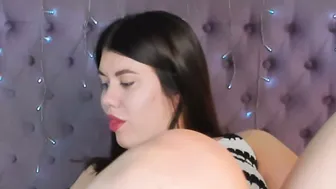 Nikkibust video cam video