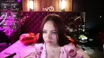 elyslunar_ 14-Feb-2026 cam sex