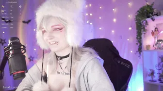 vronnier sex cam posing on webcam