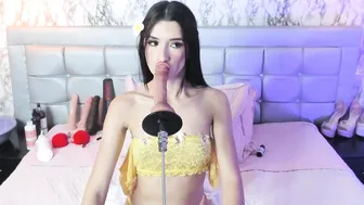 Kattyskinnyy posing on webcam (02/14/2026)