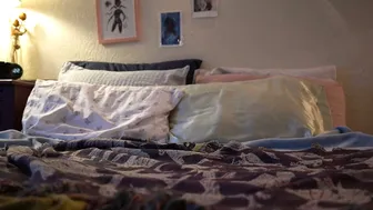 sistinehashands lovense posing on cam