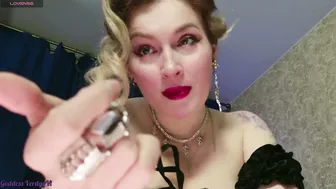 goddess_verdgyvi posing on cam 02-15-2026