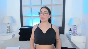 sussyfoxx_ posing on webcam 16-Feb-2026