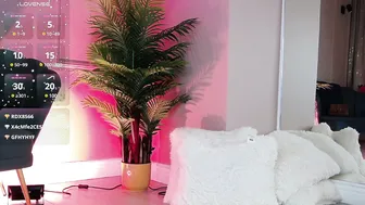 avrillcyrux naked on cam 24-Jun-2025