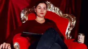 mistressfabiola posing on webcam 16 February 2026