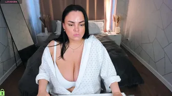 Adele_crown bigboobs 18-Feb-26