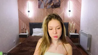 mini_allice live cam video (02/18/2026)