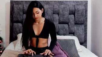 Aria_rouge feet 18 February 2026