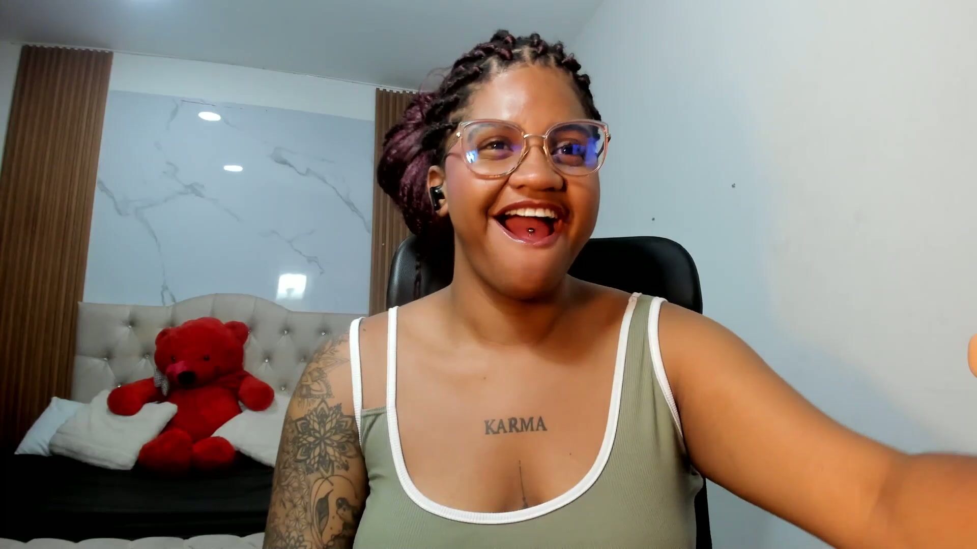 Zahra_rose nude chat (02/19/2026)