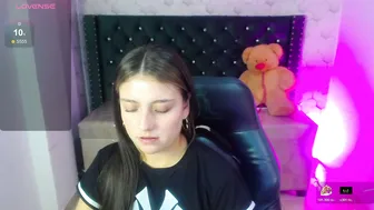 juliana_diamond_ posing on webcam 02-19-2026