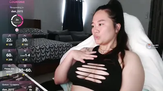 sexypenguin13 bigboobs naked on cam
