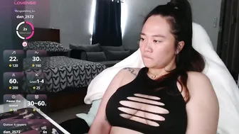 sexypenguin13 bigboobs naked on cam