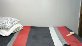 coco_luna video cam (02/19/2026)