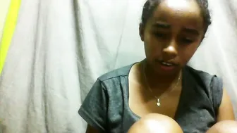 avontsoaldy young posing on webcam