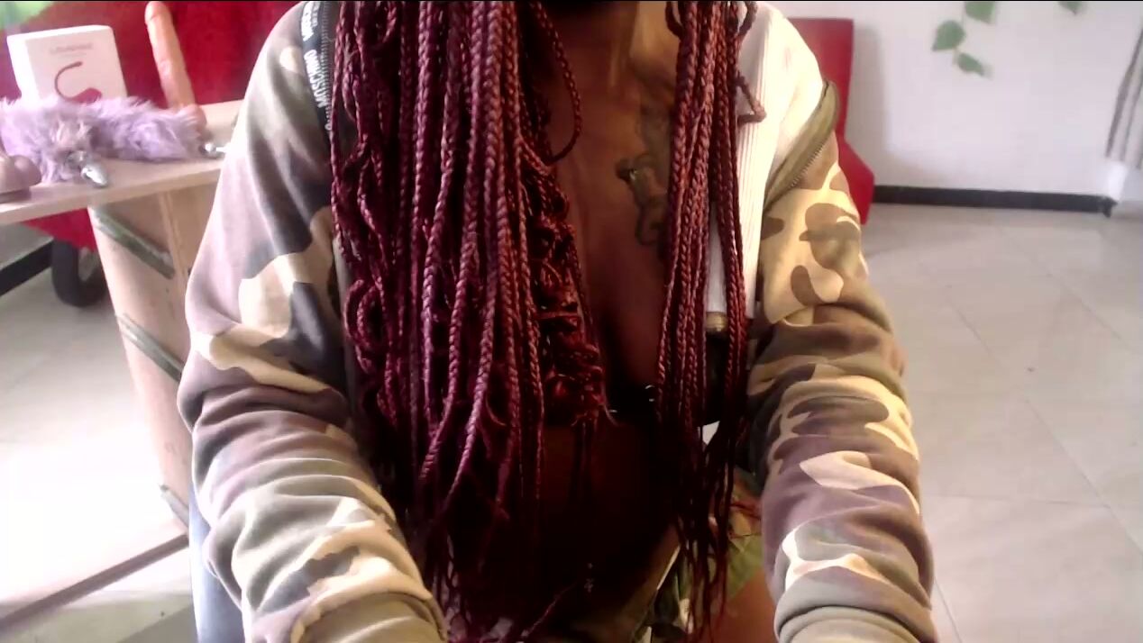 Zooee_p on webcam (02/19/2026)