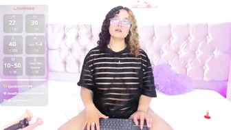 black_tara on webcam - 02/22/2026