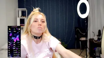 Super_peach_stream posing on webcam naked