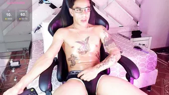 andrew_haalls cam girl 02-24-2026