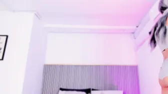 Ash_valentine posing on cam stream