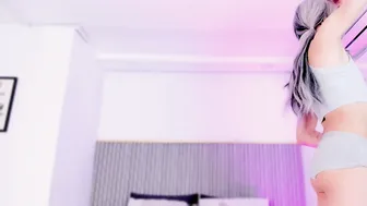 Ash_valentine posing on cam stream