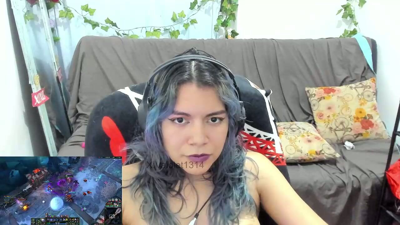Vaioletuwu hot live cam video porn sex chat