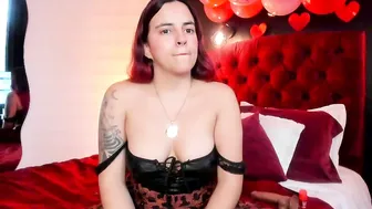 Laia_jonees posing on cam (02/24/2026)