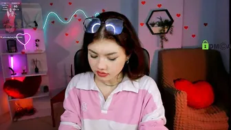 gloria_flower_ feet on live cam