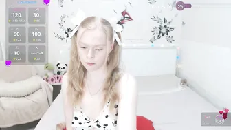 alice_d0ll feet posing on cam