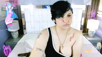Annie_catt_ posing on webcam live cam video