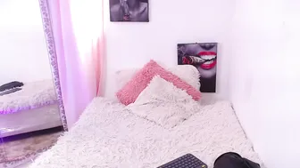 meganlk posing on cam 25-Feb-2026