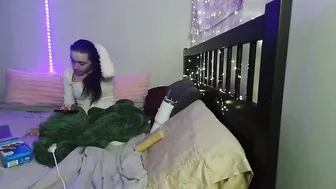 Pink_tv petite posing on cam