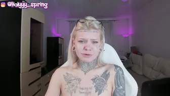 lisa_lovelyy posing on webcam 06-26-2025
