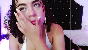 Jennifer_looks on webcam 02-27-2026