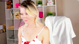 julie_lucasss xxx chat posing on webcam