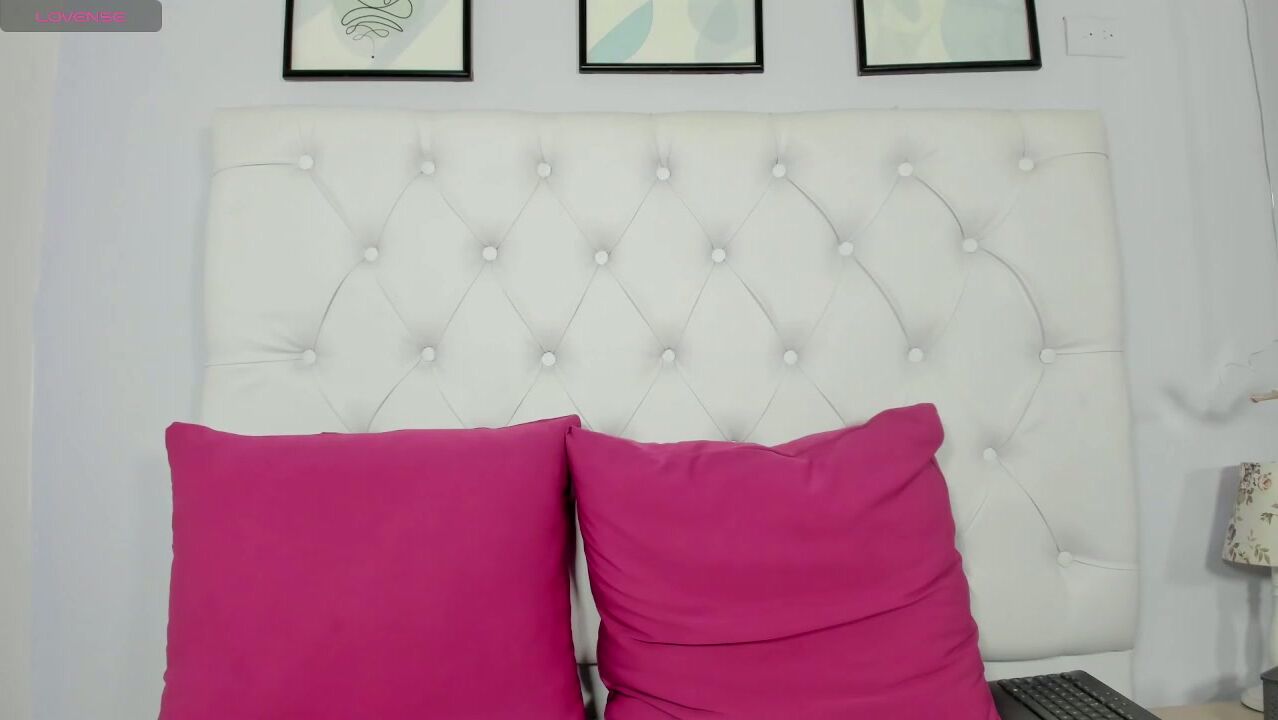 Sweett_eyes_ smalltits chat sex cam