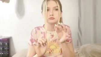 kyttilovelly young posing on webcam
