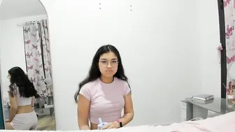 Isasuarezzzz on webcam 02 March 2026