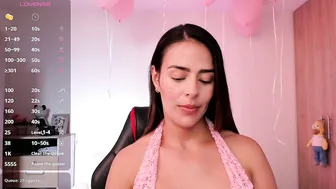 Alessandramoreli muscle posing on cam