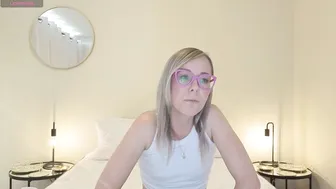 Crazy_ass_stacy petite on webcam
