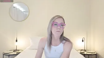Crazy_ass_stacy petite on webcam