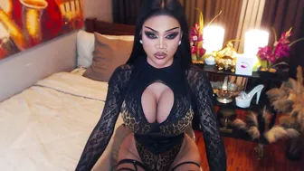 red_ivyy posing on cam 03-05-2026