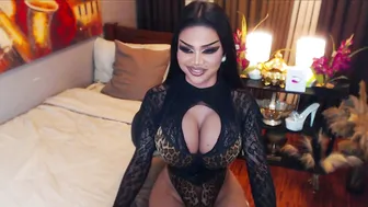 red_ivyy posing on cam 03-05-2026