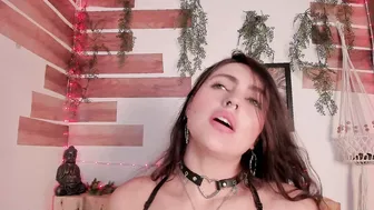 Llanna_ (03-05-2026) saliva