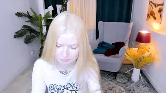 Laly_peach longhair cam