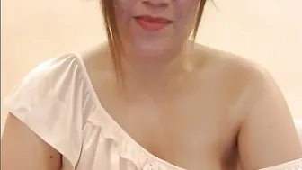 Yummyclaya nude posing on webcam