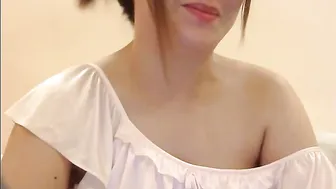 Yummyclaya nude posing on webcam