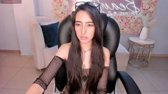 larisasmirnov posing on webcam (06-30-2025)