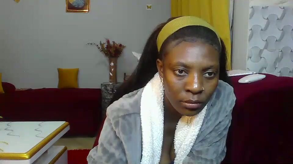 Shelia420715 sex cam chat posing on cam